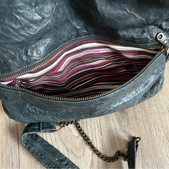 Elegant Leather Crossbody Bag - Picture 10 of 12